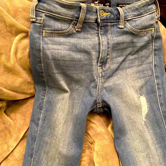 Hollister High Rise Jean Legging. (Size 00S) - Picture 3 of 7